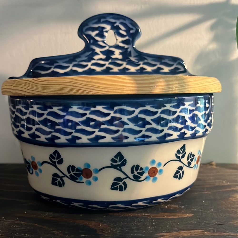 Polish pottery wall jar/salt tub